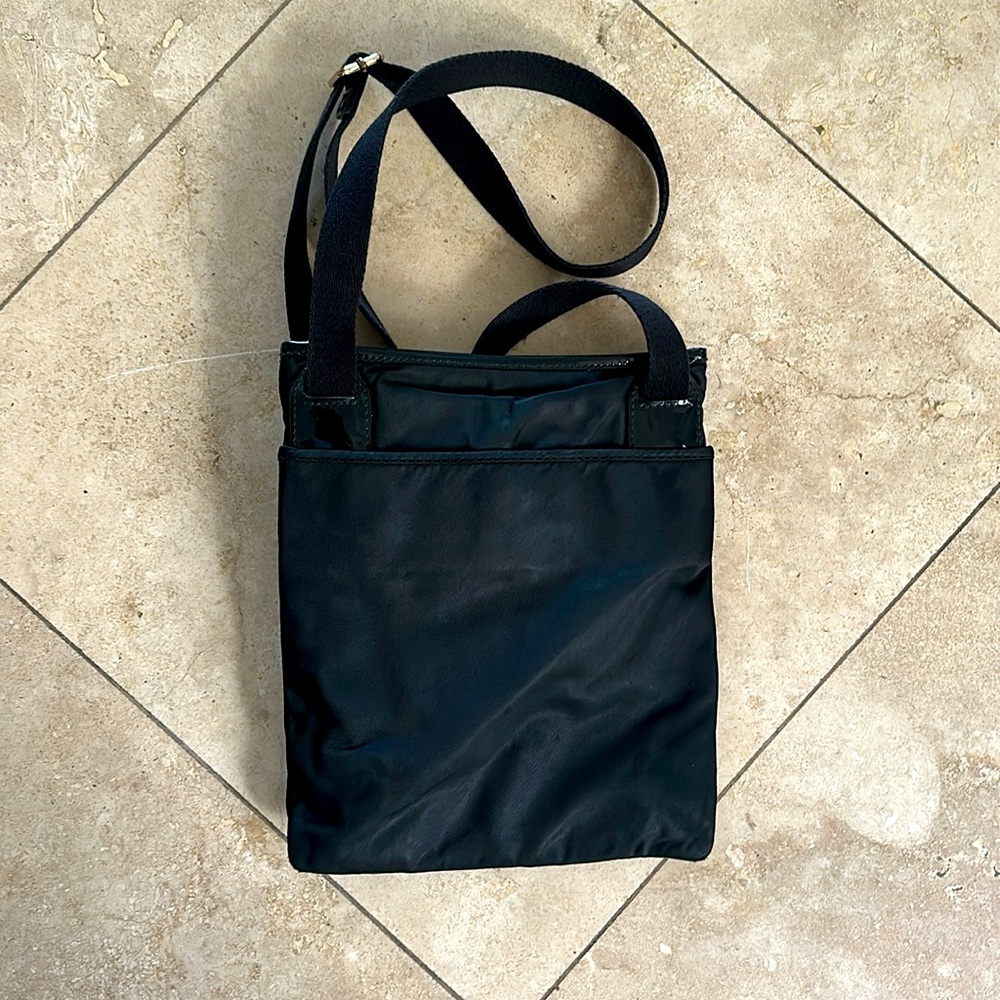 Tory Burch Black Nylon Messenger Bag w/Gold Zipper Detail • Clean In & Out - Picture 6 of 9